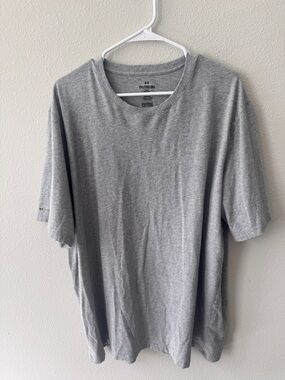 Under Armour Men’s Heather Gray Short-Sleeve Performance Tee